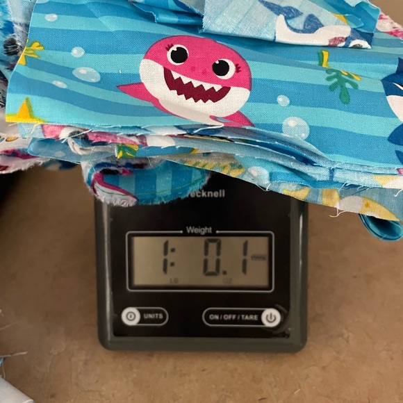 Baby Shark Cotton fabric scraps - Picture 5 of 11